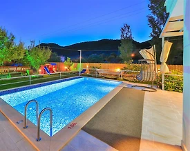 Kaş Gökçeören'de Sessiz Konumda, Özel Havuzlu, Kiralık Villa - 3