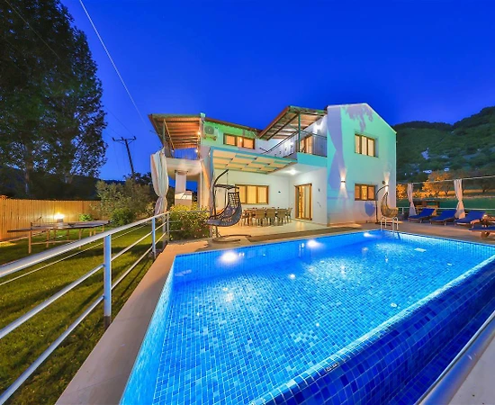 Kaş Gökçeören'de Sessiz Konumda, Özel Havuzlu, Kiralık Villa - 1