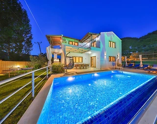 Kaş Gökçeören'de Sessiz Konumda, Özel Havuzlu, Kiralık Villa - 1