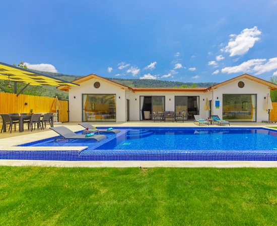 Kaş Hacıoğlan'da Yemyeşil Bahçe İçerisinde, Özel Havuzlu, Kiralık Villa - 1