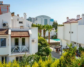 Kuşadası Kadınlar Plajı'nda Denize Yakın, Ortak Havuzlu, Ferah Villa - 3