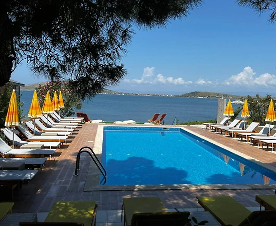 Balıkesir Avşa Adası'nda Deniz Manzaralı, Ortak Havuzlu, Kiralık Bungalov - 1