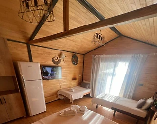 Balıkesir Avşa Adası'nda Deniz Manzaralı, Ortak Havuzlu, Şık Bungalov - 5