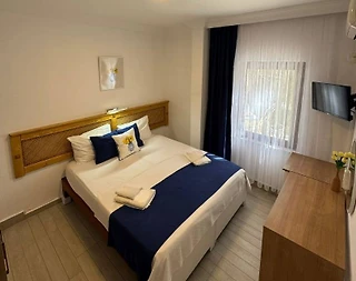 Balıkesir Avşa Adası'nda Deniz Sıfır, Ortak Havuzlu, 1+1 Oda - 1