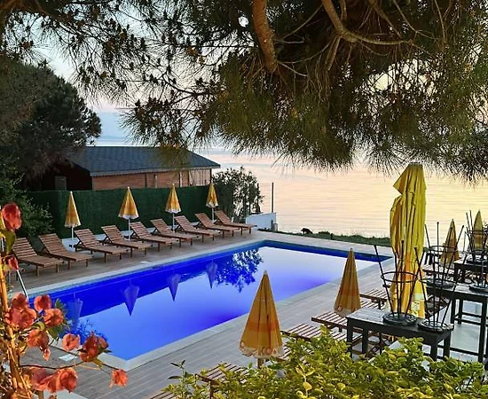 Balıkesir Avşa Adası'nda Deniz Sıfır, Ortak Havuzlu, Konforlu Oda - 1