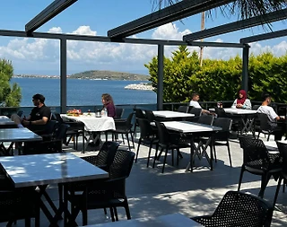 Balıkesir Avşa Adası'nda Deniz Sıfır, Ortak Havuzlu, Konforlu Oda - 4