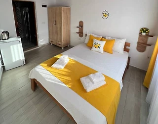 Balıkesir Avşa Adası'nda Deniz Sıfır, Ortak Havuzlu, Konforlu Oda - 5