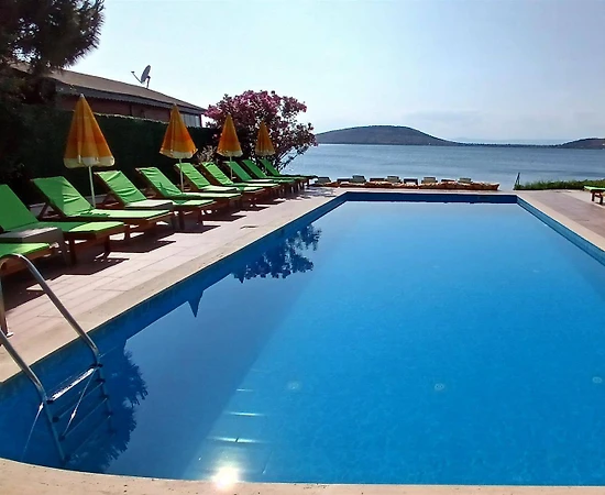 Balıkesir Avşa Adası'nda Deniz Sıfır, Ortak Havuzlu, Konforlu Oda - 1