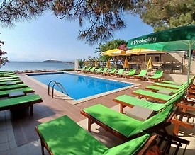 Balıkesir Avşa Adası'nda Merkezi Konumda, Ortak Havuzlu, Kiralık Oda - 2
