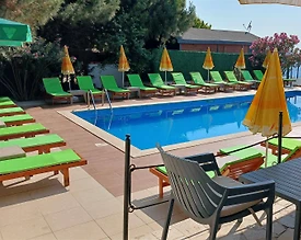 Balıkesir Avşa Adası'nda Merkezi Konumda, Ortak Havuzlu, Kiralık Oda - 3