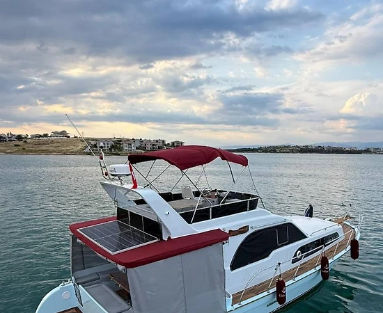 Balıkesir Ayvalık'da Serin Sularda, 4 Kişi Kapasiteli, 1 Kabinli Motoryat - 1
