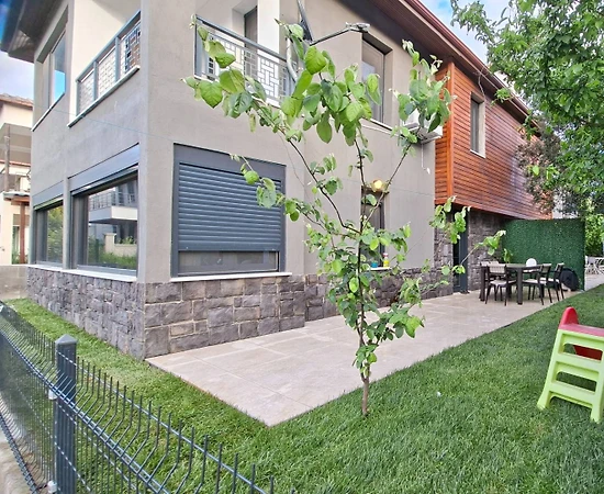 Balıkesir Ayvalık'ta Denize Yakın, Kalabalık Ailelere Uygun, Tatil Evi - 1