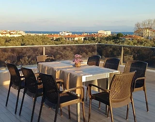 Balıkesir Edremit'de Bahçeli, 12 Kişilik, Modern Villa - 1