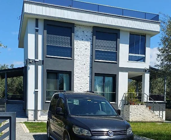 Balıkesir Edremit'de Denize Yakın, 12 Kişilik, Modern Villa - 1