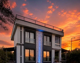 Balıkesir Edremit'de Denize Yakın, 12 Kişilik, Modern Villa - 1