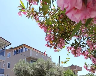 Balıkesir Marmara'da Merkezi Konumda, Bahçeli, Konforlu Lüks Suit - 3