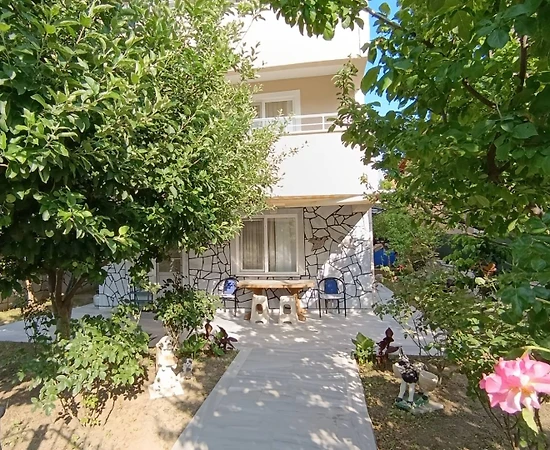 Balıkesir Marmara'da Merkezi Konumda, Bahçeli, Konforlu Lüks Suit - 1