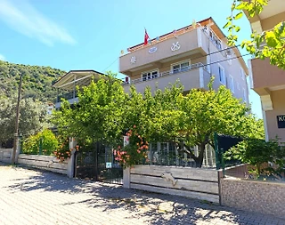 Balıkesir Marmara'da Merkezi Konumda, Bahçeli, Konforlu Lüks Suit - 3
