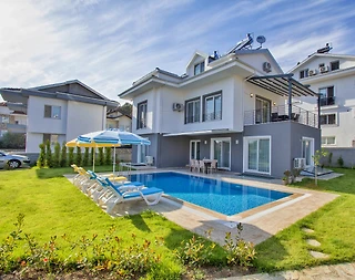 Fethiye Foça'da Büyük Bahçe İçerisinde, Özel Havuzlu, Kiralık Villa - 1