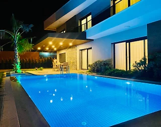 Kuşadası'nda Tam Korunaklı, Özel Havuzlu, 4+1, Kiralık Lüks Villa - 5