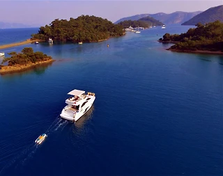 Fethiye'nin Doğa Güzellikleri Arasında, Mavi Sularda, Lüks Motoryat - 1