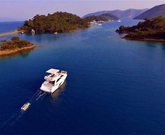 Fethiye'nin Doğa Güzellikleri Arasında, Mavi Sularda, Lüks Motoryat - 1