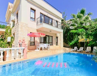 Kalkan Merkez'de Denize Yakın Konumda, Özel Havuzlu, Konforlu Villa - 2