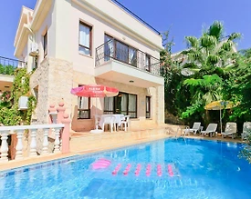 Kalkan Merkez'de Denize Yakın Konumda, Özel Havuzlu, Konforlu Villa - 2
