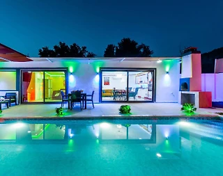 Kalkan Üzümlü'de Geniş Bahçeli, Özel Havuzlu, Jakuzili Balayı Villası - 1