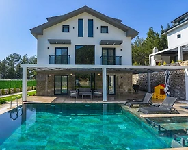 Fethiye Ölüdeniz'de Geniş Bahçeli, Özel Havuzlu, Kiralık Villa - 3