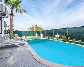 Serik Kadriye'de Konforlu Tasarıma Sahip, Özel Havuzlu, Kiralık Villa - 3