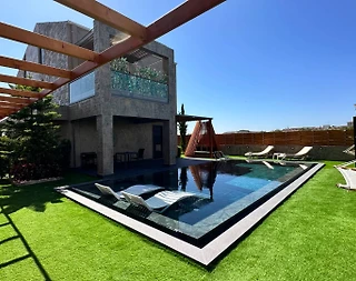Antalya Serik'te Yeşillikler İçerisinde, Özel Havuzlu, Modern Villa - 1