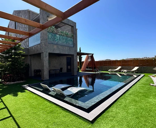 Antalya Serik'te Yeşillikler İçerisinde, Özel Havuzlu, Modern Villa - 1