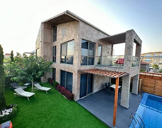 Antalya Serik'te Çocuk Oyun Alanlı, Özel Havuzlu, Saunalı Şık Villa - 1