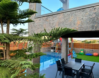 Antalya Serik'te Çocuk Oyun Alanlı, Özel Havuzlu, Saunalı Şık Villa - 4