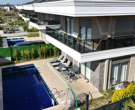 Serik Belek'te Site İçerisinde, Özel Havuzlu, 3+1 Villa - 1