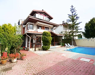 Serik Kadriye'de Geniş Bahçe İçerisinde, Özel Havuzlu, Konforlu Villa - 2