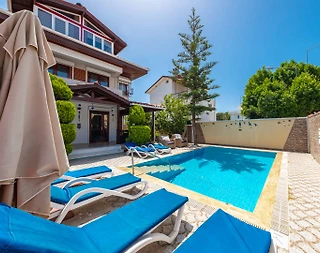 Serik Kadriye'de Geniş Bahçe İçerisinde, Özel Havuzlu, Konforlu Villa - 2