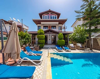 Serik Kadriye'de Geniş Bahçe İçerisinde, Özel Havuzlu, Konforlu Villa - 1