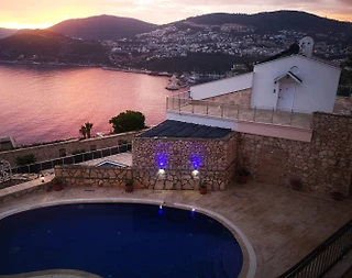 Kaş Kalkan'da Denize Yürüme Mesafesinde, Ortak Havuzlu, Kiralık Suit - 1