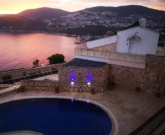 Kaş Kalkan'da Denize Yürüme Mesafesinde, Ortak Havuzlu, Kiralık Suit - 1