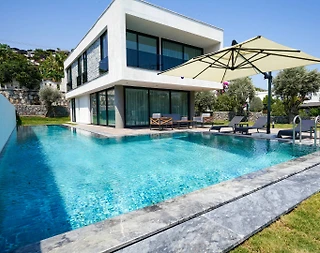 Bodrum Akyarlar'da Geniş Bahçe İçerisinde, Özel Havuzlu, Modern Villa - 1