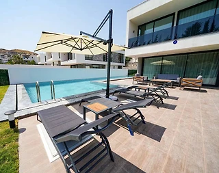 Bodrum Akyarlar'da Denize Yakın Konumda, Özel Havuzlu, Bahçeli Villa - 1
