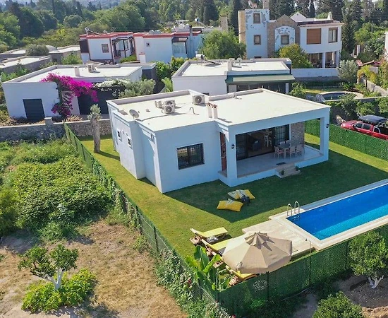 Bodrum Bahçelievler'de Denize Yakın, Özel Havuzlu, Modern Villa - 1