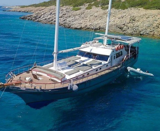 Bodrum Çıkışlı 12 Kişilik, 28 Metre, Kiralık Konforlu Gulet - 1