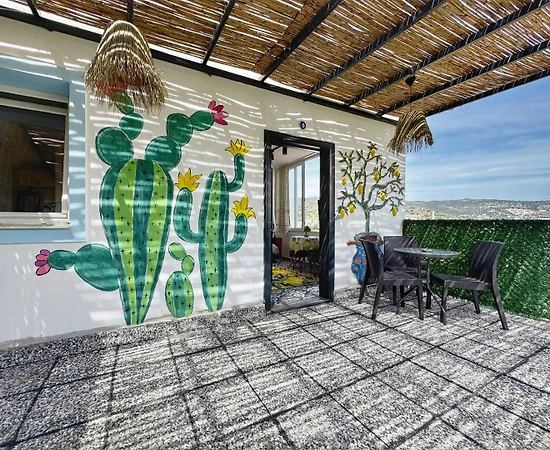 Bodrum Eskiçeşme'de Merkezi Konumda, 1+1, Kiralık Ev - 1