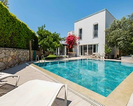 Bodrum Eskiçeşme'de Merkezi Konumda, Özel Havuzlu, Bahçeli Villa - 2