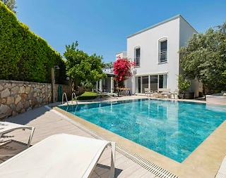 Bodrum Eskiçeşme'de Merkezi Konumda, Özel Havuzlu, Bahçeli Villa - 2