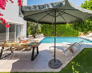 Bodrum Eskiçeşme'de Merkezi Konumda, Özel Havuzlu, Bahçeli Villa - 4