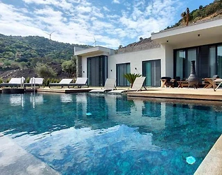 Bodrum Geriş'de Deniz Manzaralı, Özel Havuzlu, Lüks Villa - 1